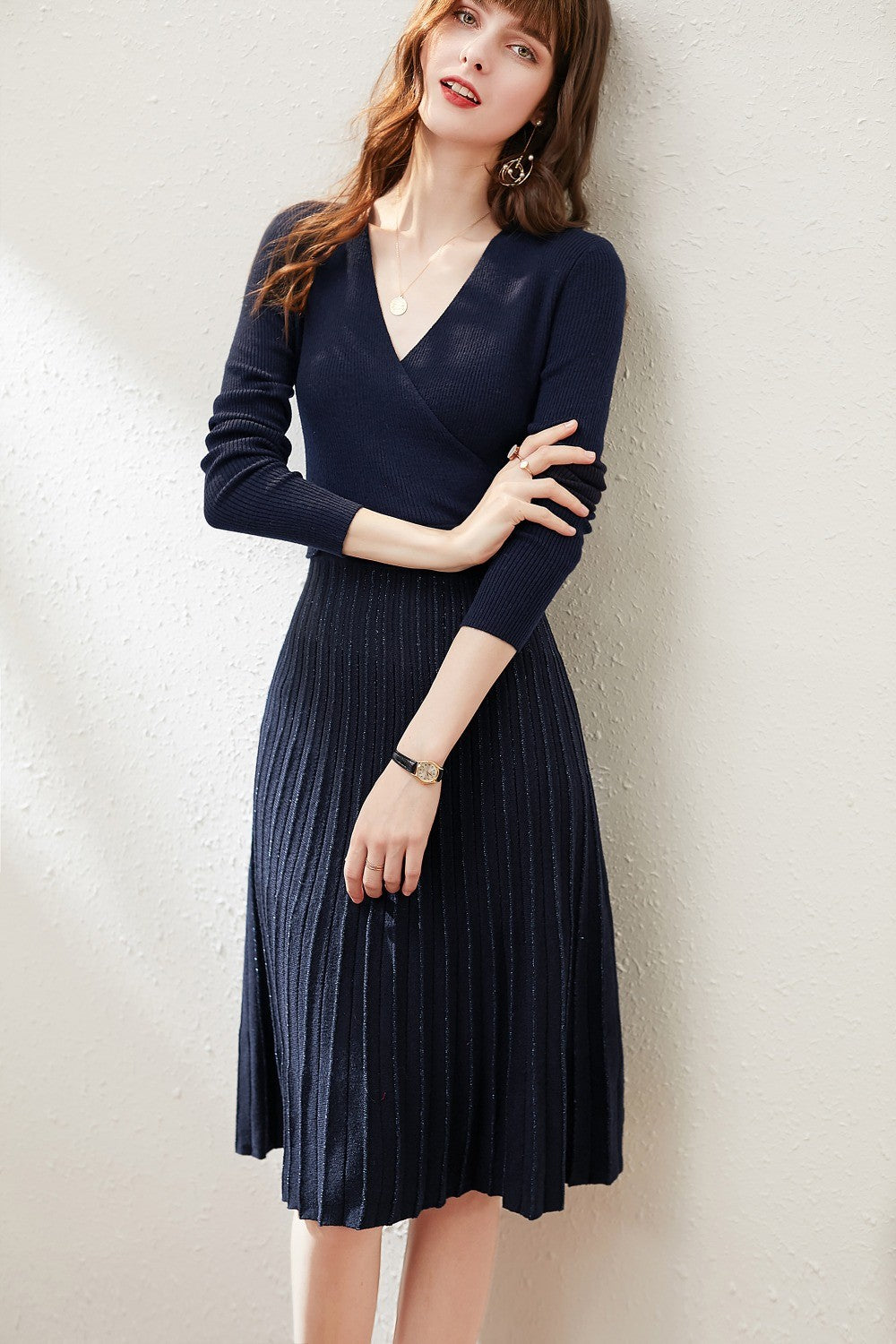 MARKOWO Desinger Brand 2022 Autumn and winter niche wool retro temperament slim V-neck knitted pleated dress
