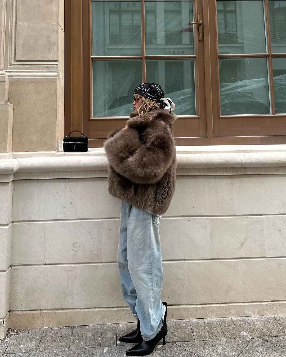 Winter Women Warm Faux Fur Coats Fashion Browns Long Sleeve Stand Collar Short Jackets 2025 Lady High Street Commute Outerwear