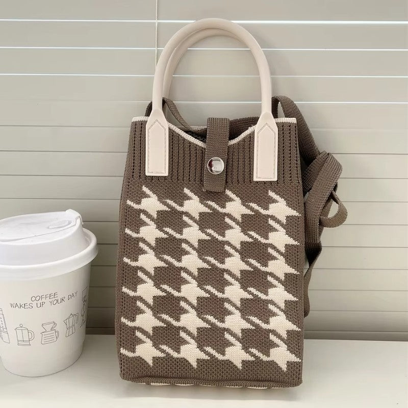 Korean Fashion Heart Knitted Mini Square Handbag for Women Small Mobile Phone Shoulder Bags Girls Cute Outdoor Crossbody Bags