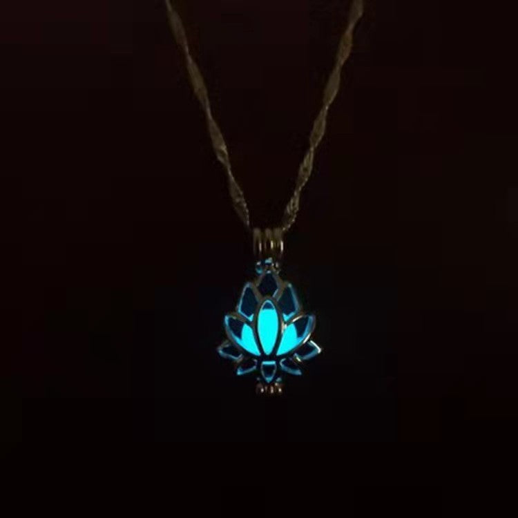 Womens Teen Girls Luminous Moon Necklace Moon Pendants Chain Choker Glow in The Dark Necklace Jewellery Gifts ????????