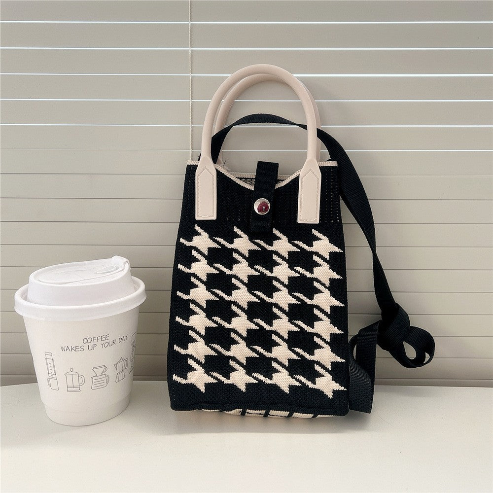 Korean Fashion Heart Knitted Mini Square Handbag for Women Small Mobile Phone Shoulder Bags Girls Cute Outdoor Crossbody Bags