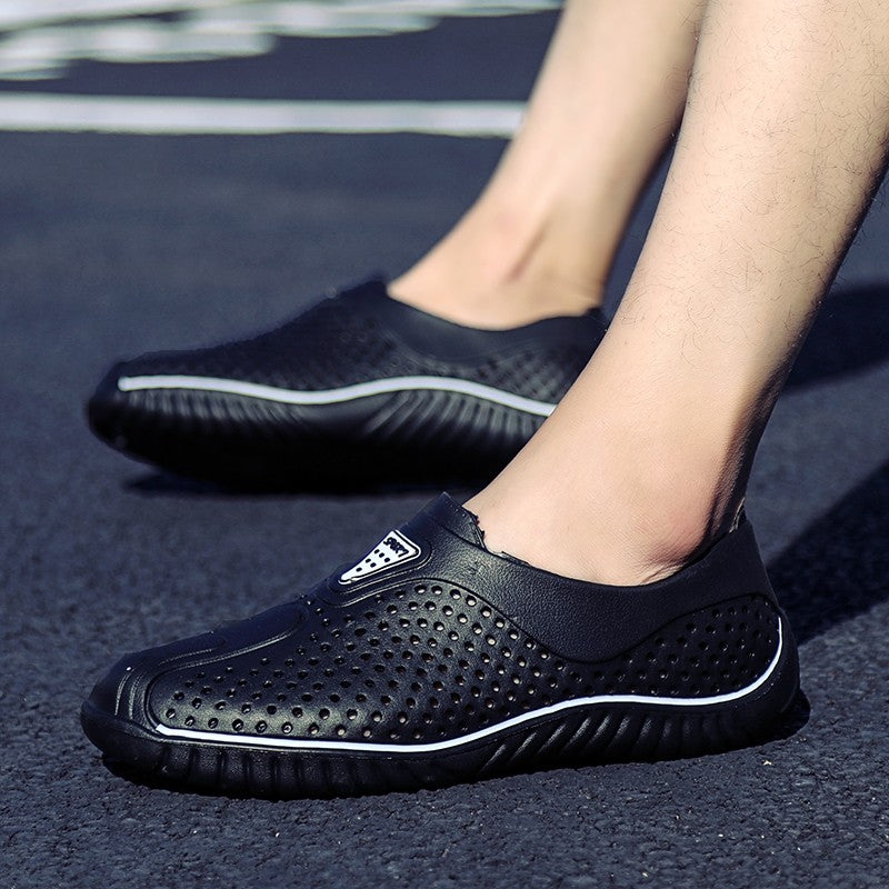 2025 Breathable Summer Men Slippers Outdoor Water Shoes Hollow Ultra Light Beach Shoes Casual Men Sandals Black Garden Shoes
