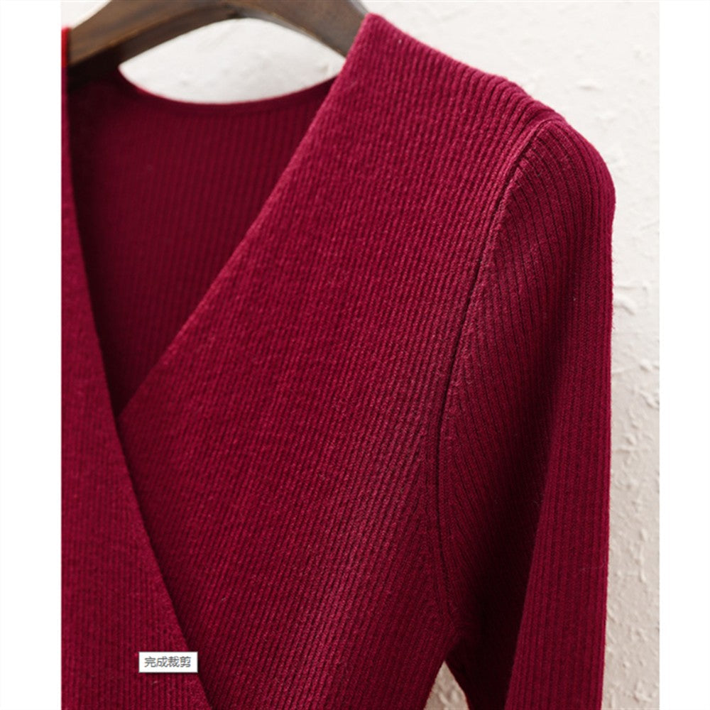 MARKOWO Desinger Brand 2022 Autumn and winter niche wool retro temperament slim V-neck knitted pleated dress