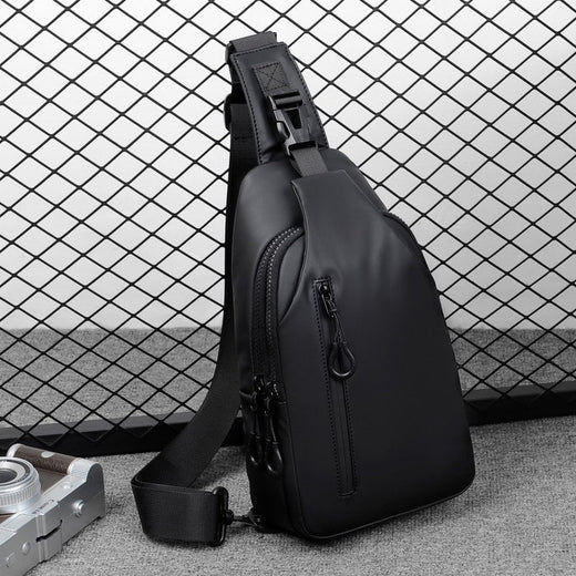Multifunctional chest bag, men's cross bag with USB charging port and adjustable shoulder strap, suitable for daily commuting