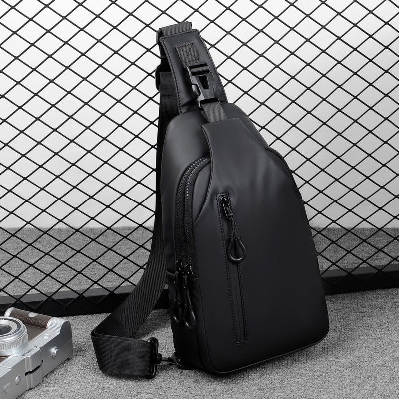 Multifunctional chest bag, men's cross bag with USB charging port and adjustable shoulder strap, suitable for daily commuting
