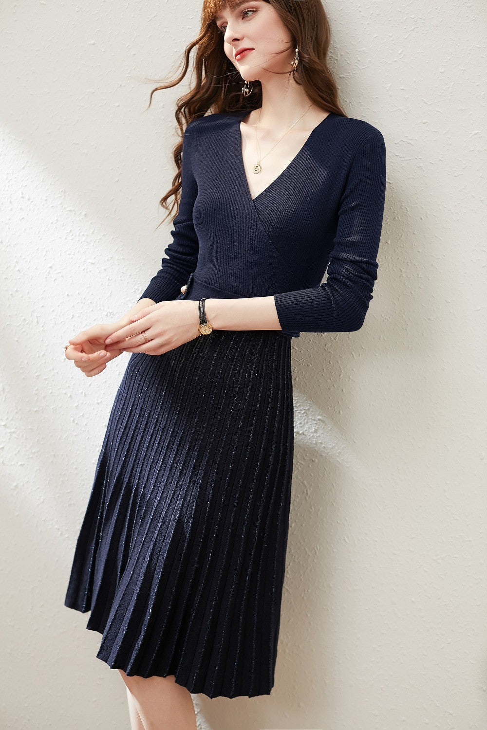 MARKOWO Desinger Brand 2022 Autumn and winter niche wool retro temperament slim V-neck knitted pleated dress