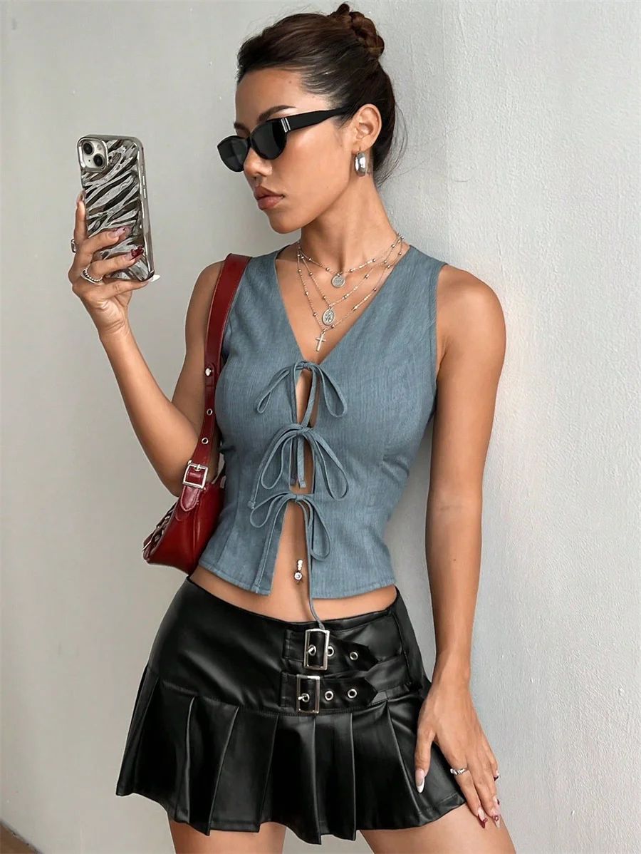 Benuynffy Solid V-neck Lace Up Tops Women's Summer Y2k Streetwear Fashion Crop Top 2025 New Sleeveless Casual Slim-fit Top