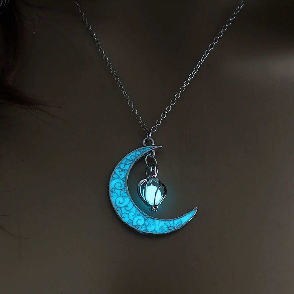 Womens Teen Girls Luminous Moon Necklace Moon Pendants Chain Choker Glow in The Dark Necklace Jewellery Gifts ????????