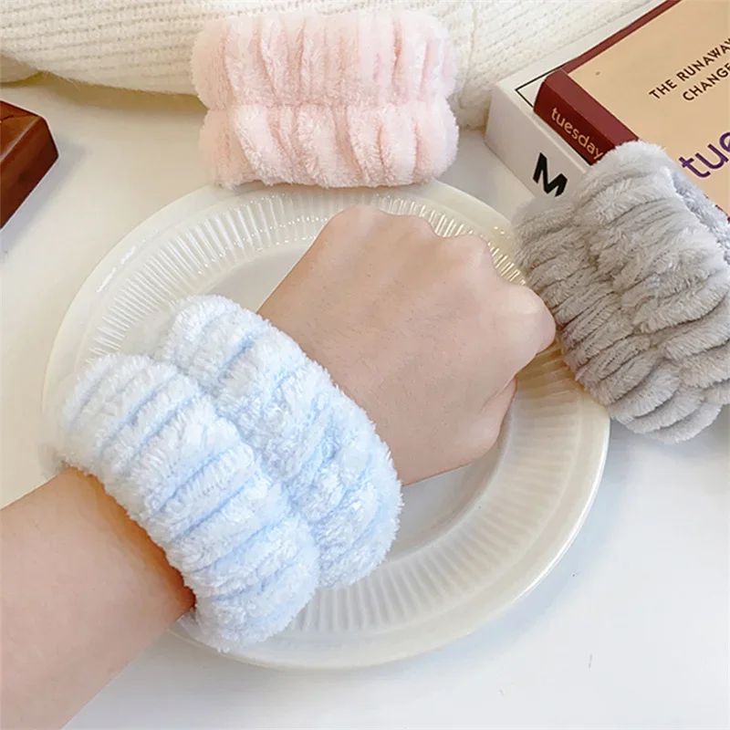 Wrist Washing Belt Soft Cotton Towel Face Wash Absorbent and Moisture-proof Hand Towel Wrist Wash with Coral Fleece Splash Proof