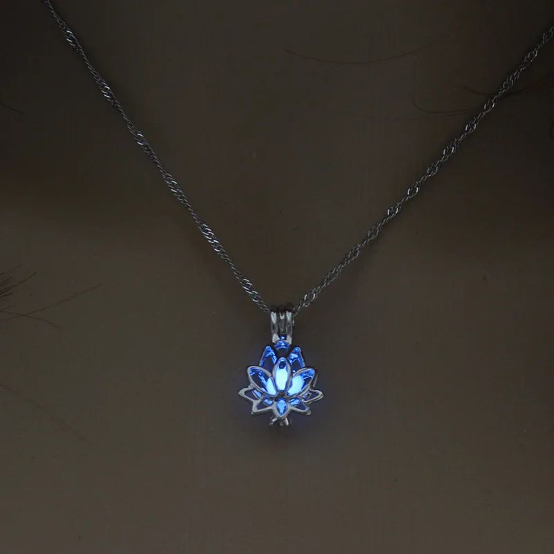 Womens Teen Girls Luminous Moon Necklace Moon Pendants Chain Choker Glow in The Dark Necklace Jewellery Gifts ????????