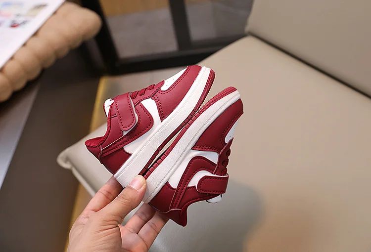 Children's Sports Shoes Low-Top Soft Bottom Color Blocking Board Shoes Boys and Girls Fashionable Hundred Non-slip Casual Shoes