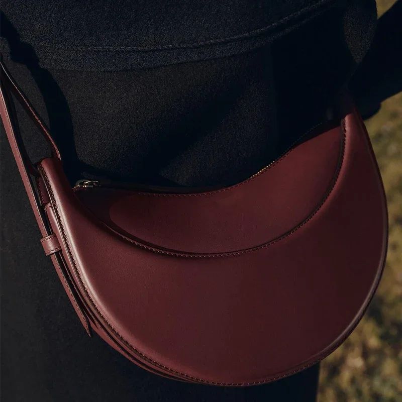 French fashion genuine leather women's shoulder bag, crescent bag, niche design zipper closure shoulder crossbody bag