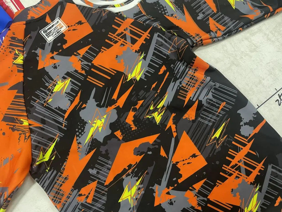 HotSale Men's Surfing Shirt Camouflage Lycra Rashguard RIGHTTRACK For Surf Sportswear Beach UV Swimwear UPF50 Clothes