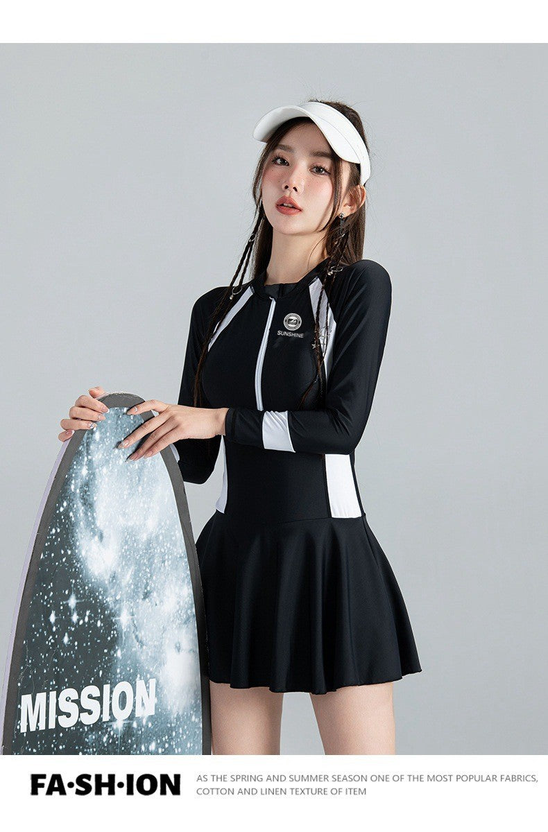Black and White Color Matching One-piece Sports Small Chest Gathered To Cover The Belly Weight Swimming Sun Protection Swimsuit