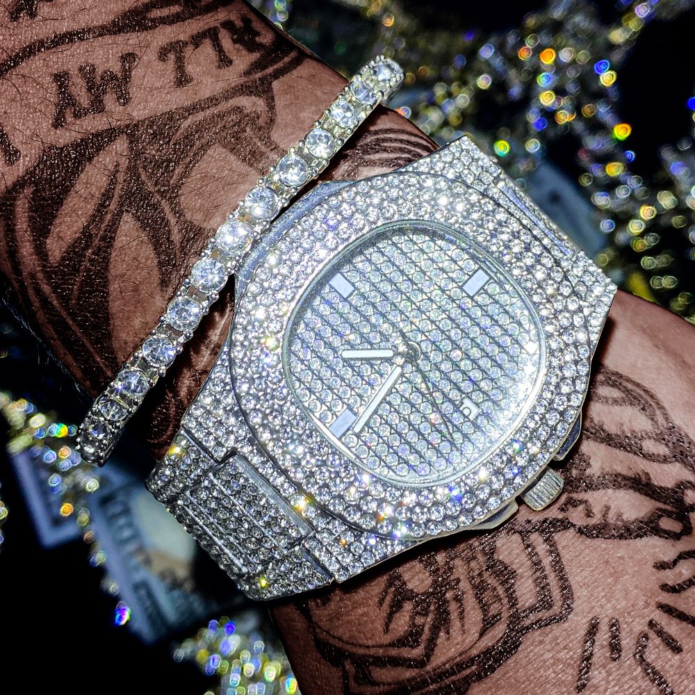 Luxury Diamond-Encrusted Hip Hop Watch Exquisite Fashion Design for Men And Women Casual Party Business Gift