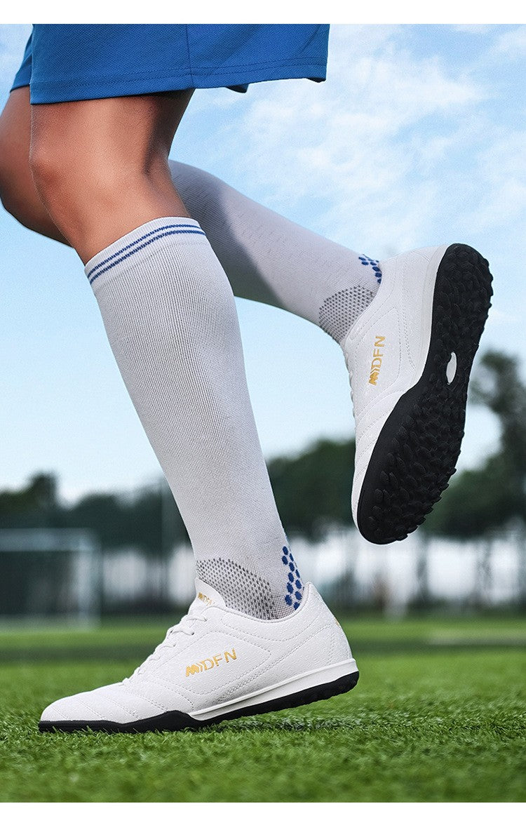 New Men Football Boots Men Soccer Shoes Adults Society Football Cleats Ultralight Training Soccer Sneakers Outdoor Lagre Size 47