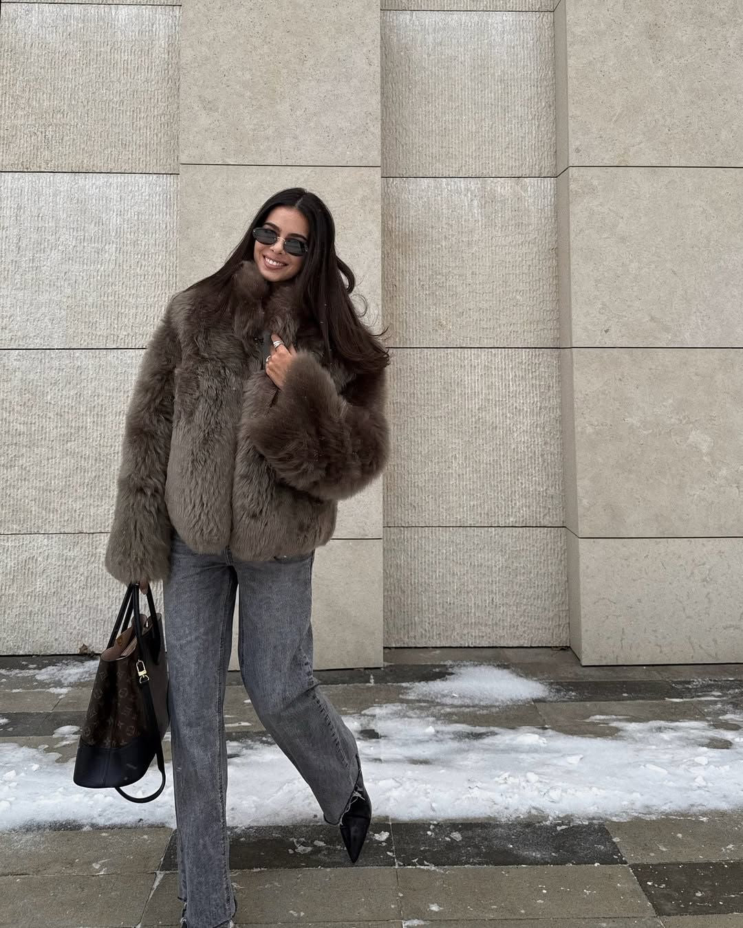 Winter Women Warm Faux Fur Coats Fashion Browns Long Sleeve Stand Collar Short Jackets 2025 Lady High Street Commute Outerwear