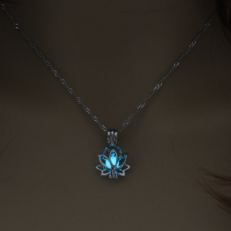 Womens Teen Girls Luminous Moon Necklace Moon Pendants Chain Choker Glow in The Dark Necklace Jewellery Gifts ????????
