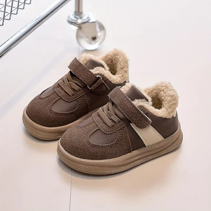 Boys Girls Winter Warm Shoes for Kids Sports Sneakers Fleece-Lined Soft Rubber Sole Anti Slip Retro Frosted Leather Casual Shoes