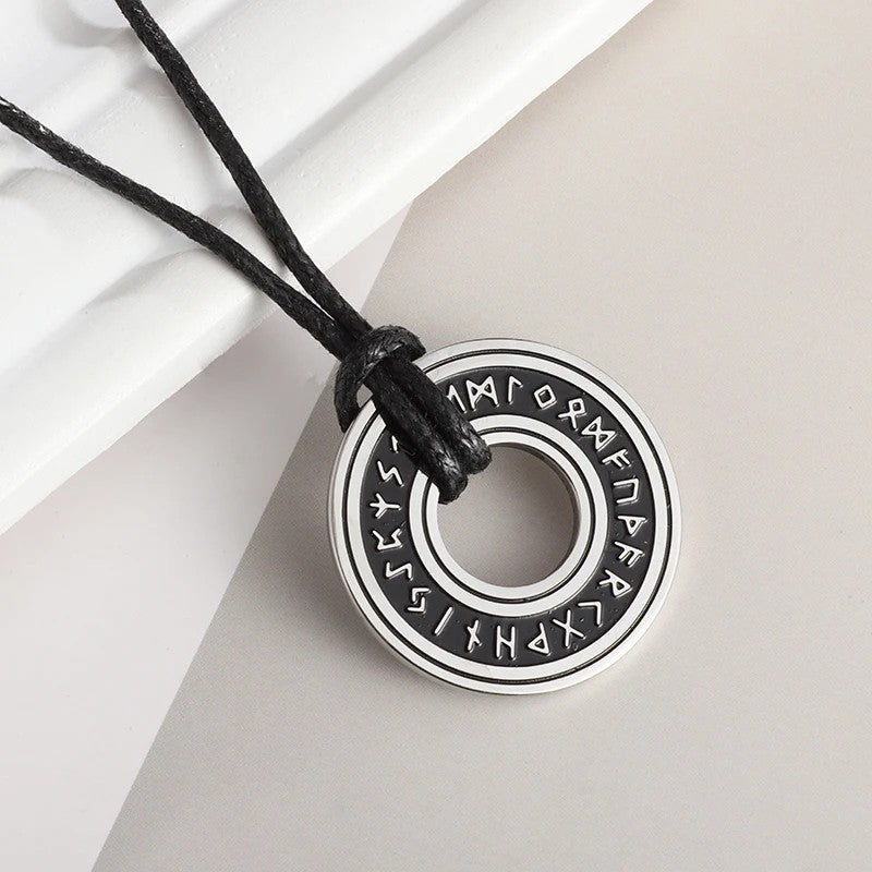 Rune Compass Necklace for Men Vintage High Quality Pendant Amulet Party Jewelry Gift