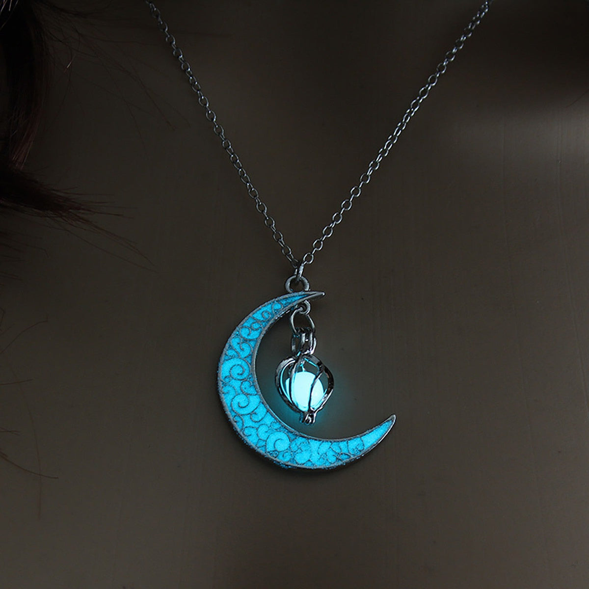 Womens Teen Girls Luminous Moon Necklace Moon Pendants Chain Choker Glow in The Dark Necklace Jewellery Gifts ????????