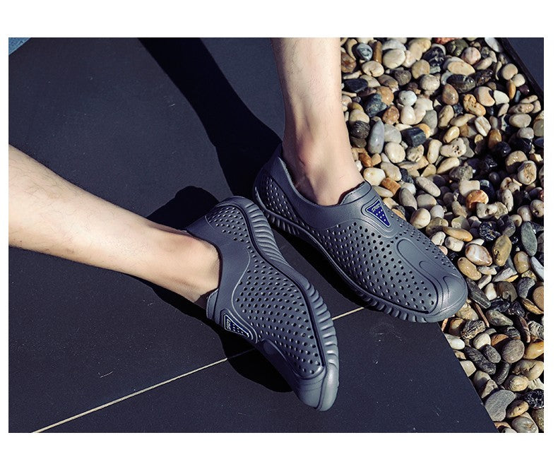 2025 Breathable Summer Men Slippers Outdoor Water Shoes Hollow Ultra Light Beach Shoes Casual Men Sandals Black Garden Shoes