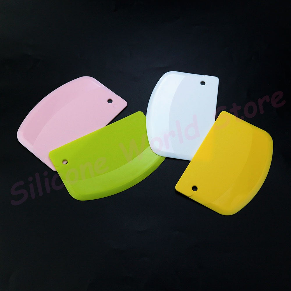 Silicone World Dough Scraper Cream Spatula Plastic Cutting Knife for Flour Pastries and Cakes Baking Tool Kitchen Accessories