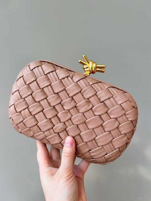 2025 fashion new ladies clutch bag high sense niche design woven bag elegant dinner clutch shoulder slung chain fashion high qua
