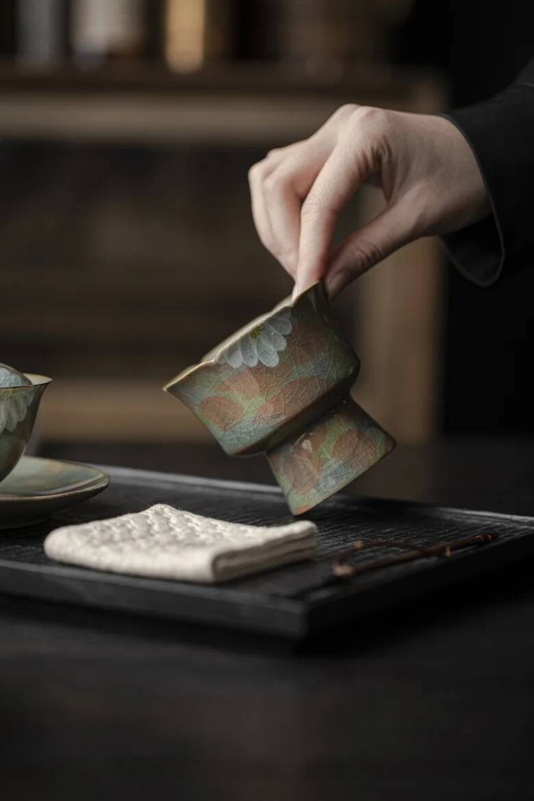 Hand-painted Cracked Glaze Chrysanthemum Fruit Tray Chinese Tall Bowl Dishes Boutique Plates For Food Serving Ornaments 120ml