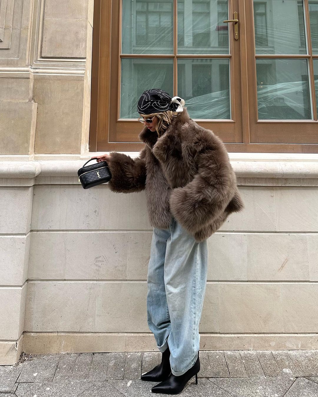 Winter Women Warm Faux Fur Coats Fashion Browns Long Sleeve Stand Collar Short Jackets 2025 Lady High Street Commute Outerwear