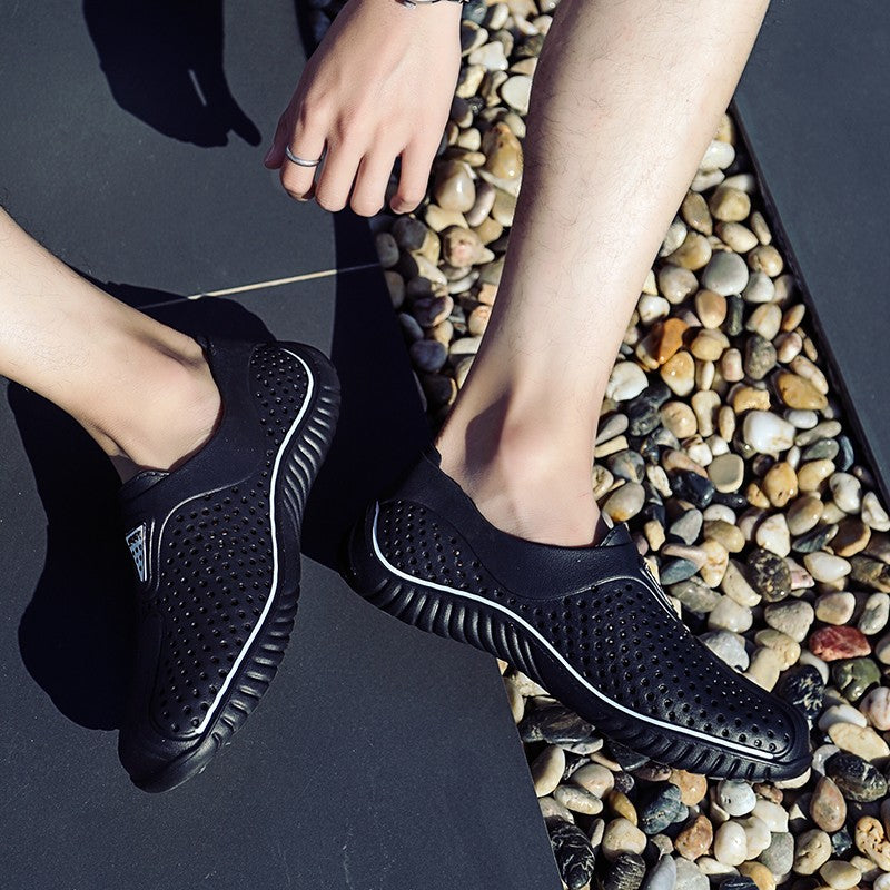 2025 Breathable Summer Men Slippers Outdoor Water Shoes Hollow Ultra Light Beach Shoes Casual Men Sandals Black Garden Shoes