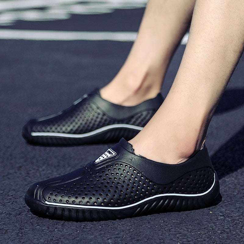 2025 Breathable Summer Men Slippers Outdoor Water Shoes Hollow Ultra Light Beach Shoes Casual Men Sandals Black Garden Shoes