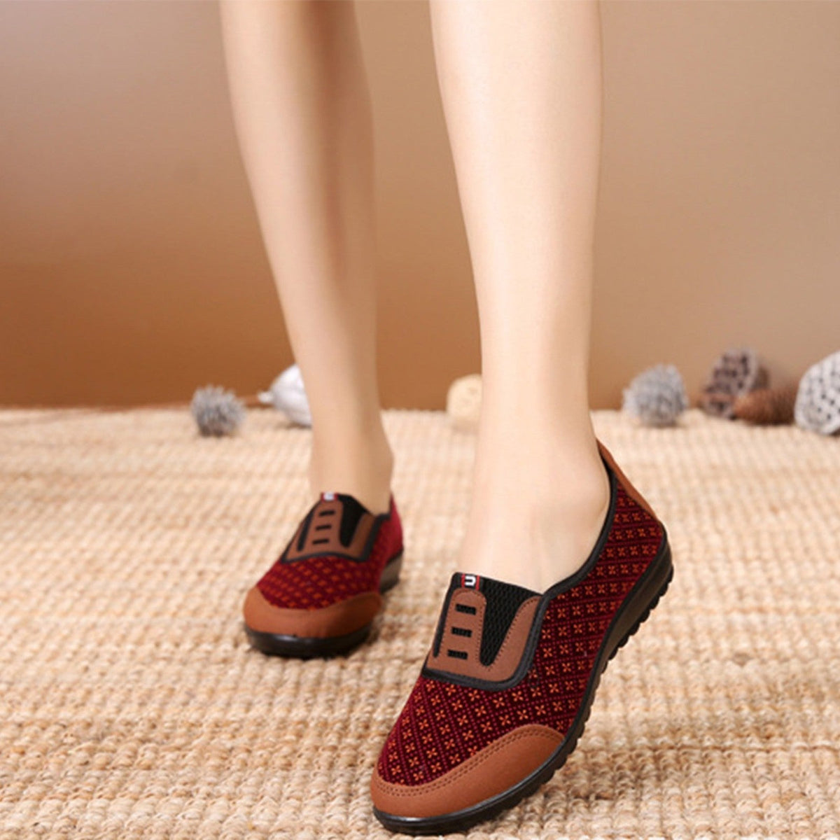 Walking Flats Shoes for Woman Lightweight Round Toe Old Beijing Slip On Walking Flats for Woman Work Date Shopping