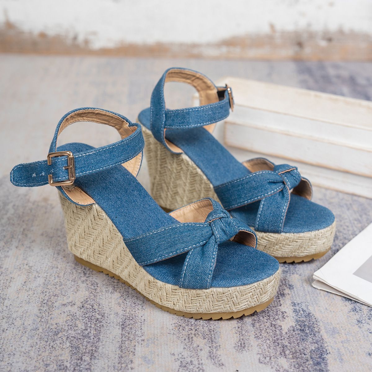 2025 New Summer Comfortable Round Toe Buckle Thick Sole Casual Sandals Fashionable Wedge Banquet High Heels Women's Shoes