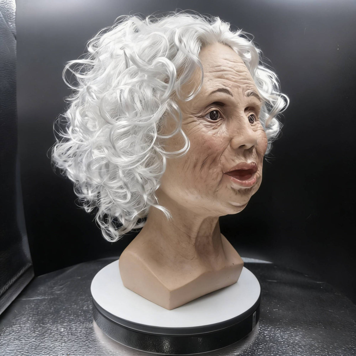 Realistic Old Woman Latex Mask with White Curly Hair, Full Head Elderly Grandma Mask for Halloween Cosplay, Horror Costume Party