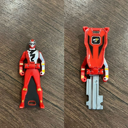 Bandai Authentic Kaizoku Sentai Gokaiger Me Ranger Key 35 Crimson Key Set Pb Limited - Non-Brand-New Birthday Gift Toys
