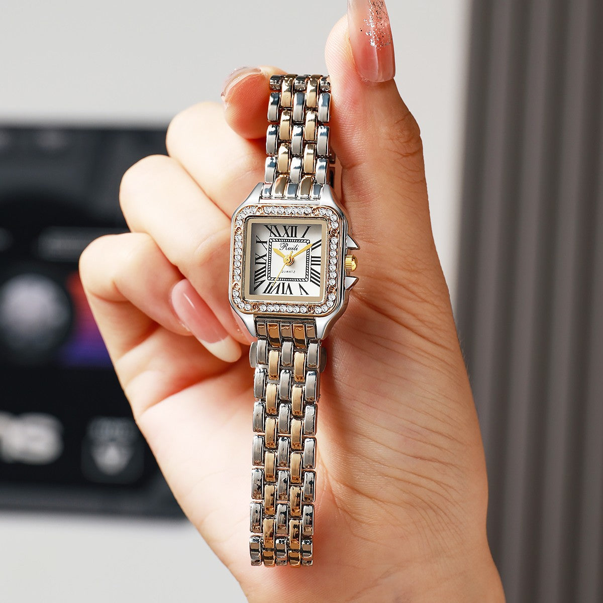 New fashion casual alloy steel with diamond bracelet for ladies quartz watch for Christmas and Halloween gifts