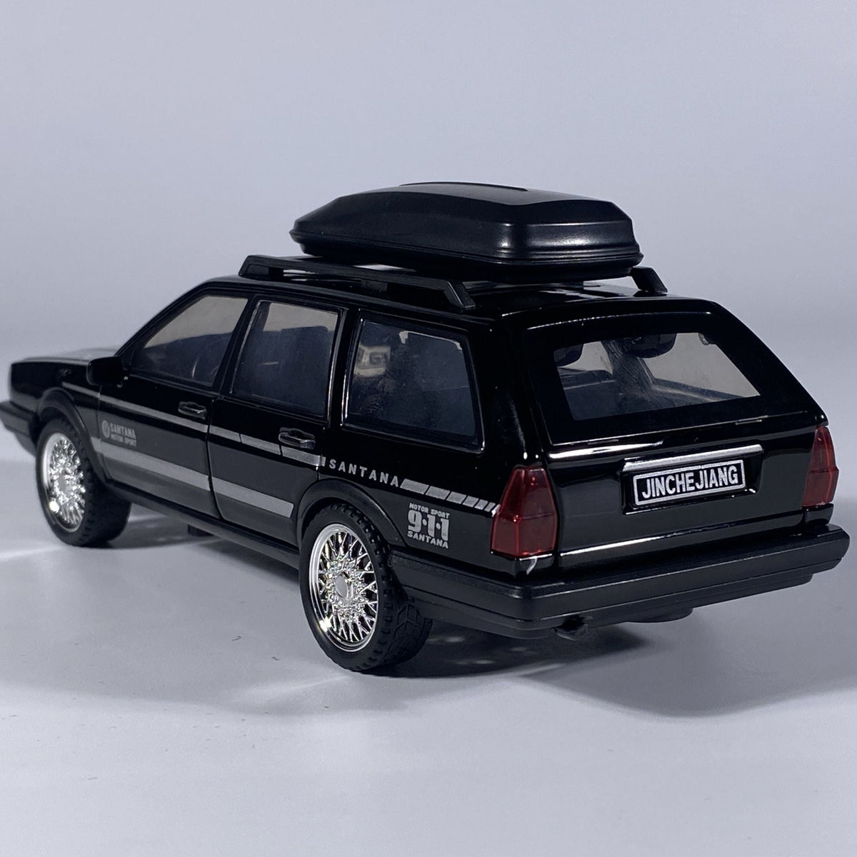 1:32 Scale VolksWagenwerk Santana Wagon Alloy Diecast Model Decorative Trendy Ornaments For Friend Gift Sound And Light Toys