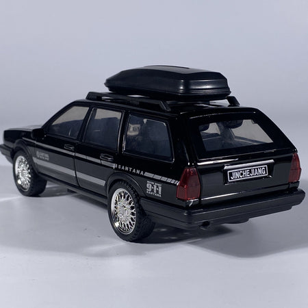 1:32 Scale VolksWagenwerk Santana Wagon Alloy Diecast Model Decorative Trendy Ornaments For Friend Gift Sound And Light Toys