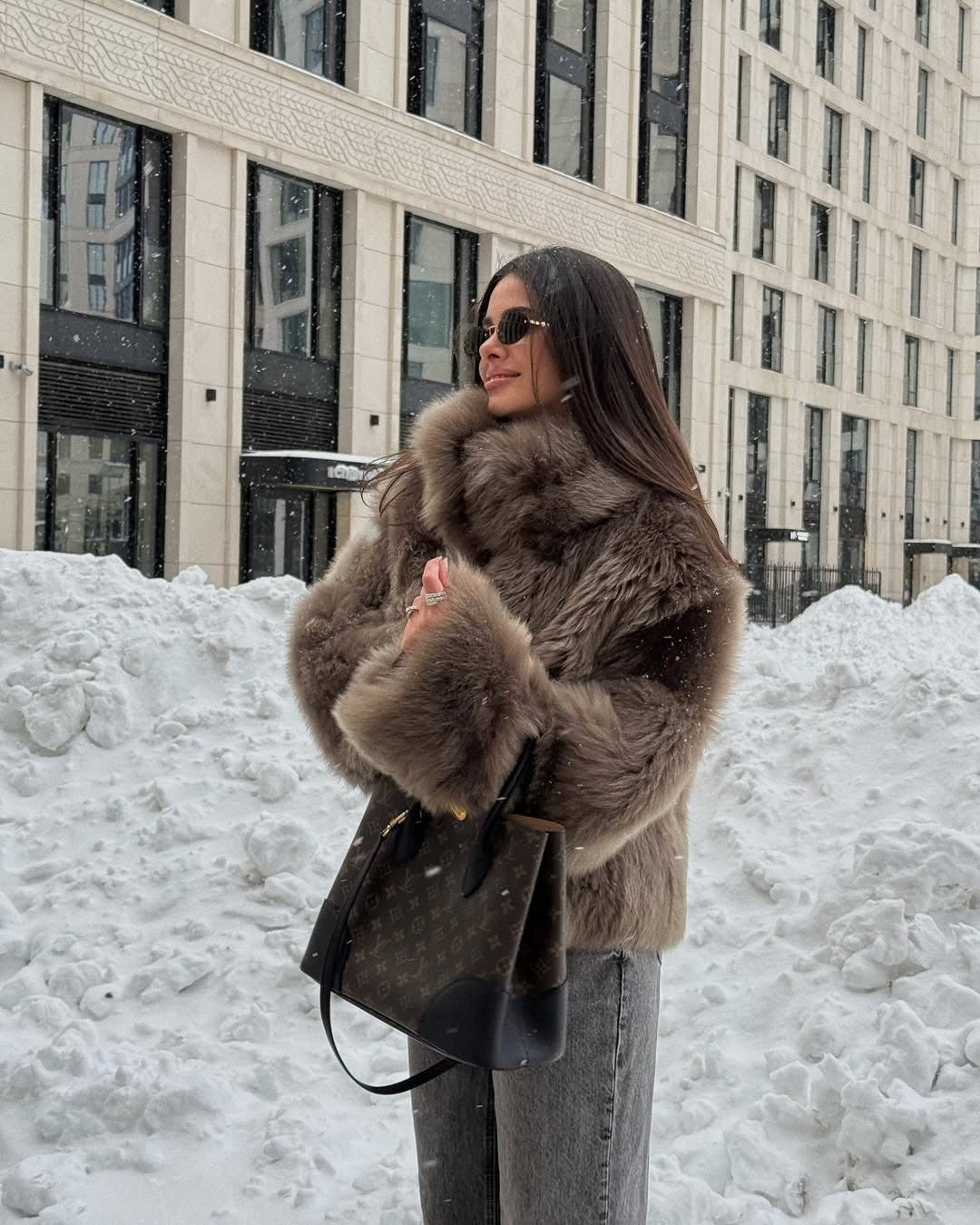 Winter Women Warm Faux Fur Coats Fashion Browns Long Sleeve Stand Collar Short Jackets 2025 Lady High Street Commute Outerwear