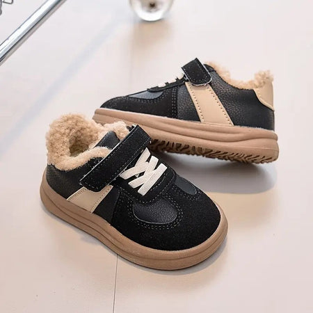 Boys Girls Winter Warm Shoes for Kids Sports Sneakers Fleece-Lined Soft Rubber Sole Anti Slip Retro Frosted Leather Casual Shoes