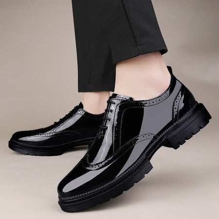 Male Brogue Shoes Thick Bottom Brand Mens Oxfords Shoes Men Patent Leather Fashion Smooth Coiffeur All-match Men's Wedding Shoes