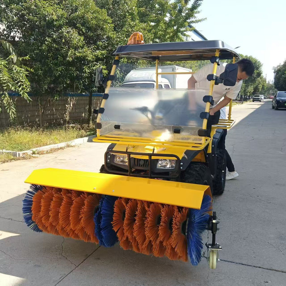 Customized snow sweeper, self-propelled with rotating brush, factory direct sales for road snow removal