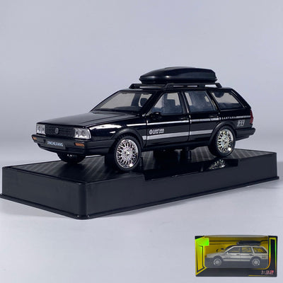 1:32 Scale VolksWagenwerk Santana Wagon Alloy Diecast Model Decorative Trendy Ornaments For Friend Gift Sound And Light Toys