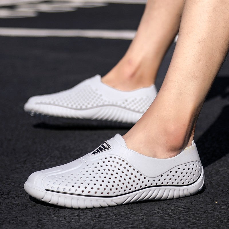 2025 Breathable Summer Men Slippers Outdoor Water Shoes Hollow Ultra Light Beach Shoes Casual Men Sandals  Black Garden Shoes