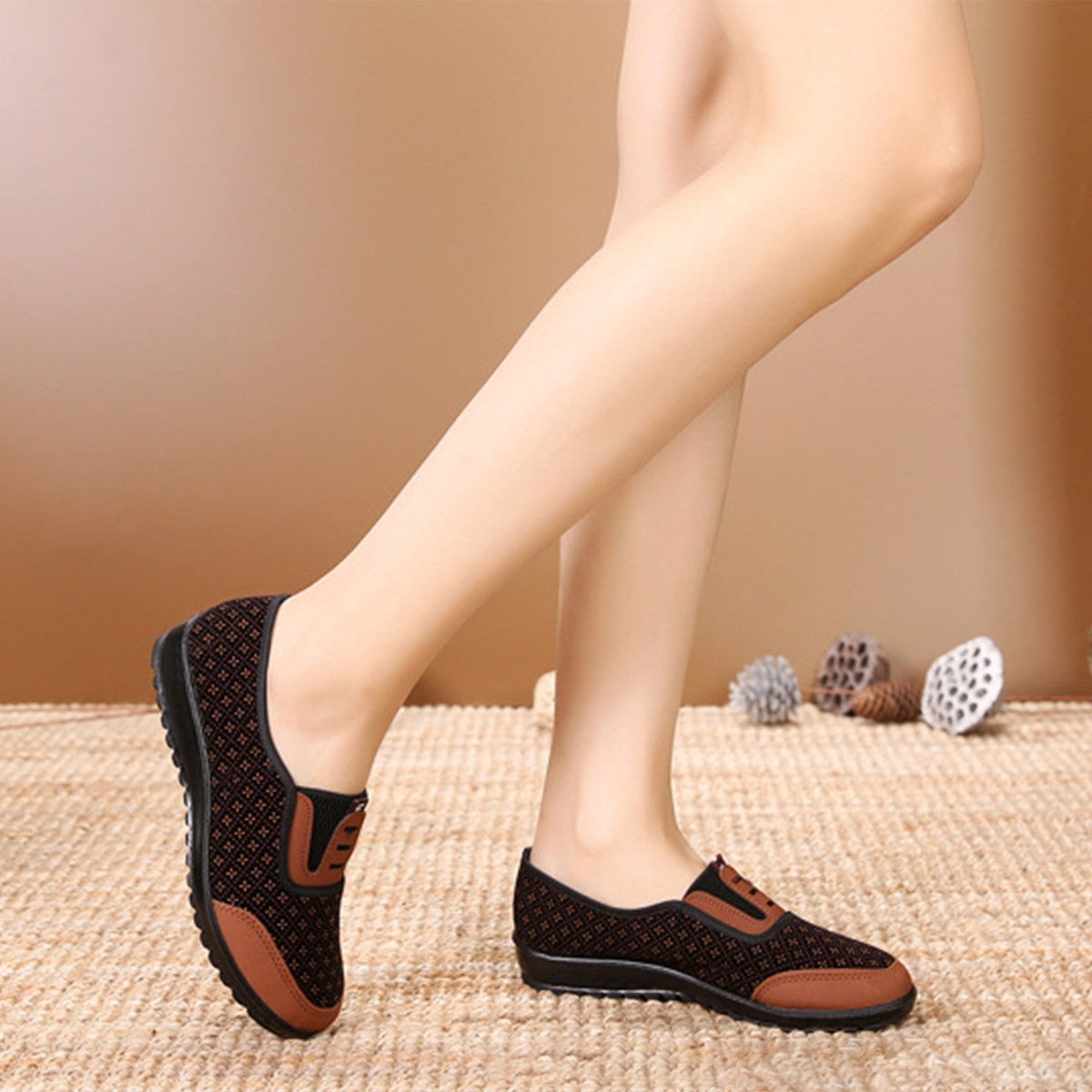 Walking Flats Shoes for Woman Lightweight Round Toe Old Beijing Slip On Walking Flats for Woman Work Date Shopping