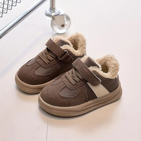 Boys Girls Winter Warm Shoes for Kids Sports Sneakers Fleece-Lined Soft Rubber Sole Anti Slip Retro Frosted Leather Casual Shoes