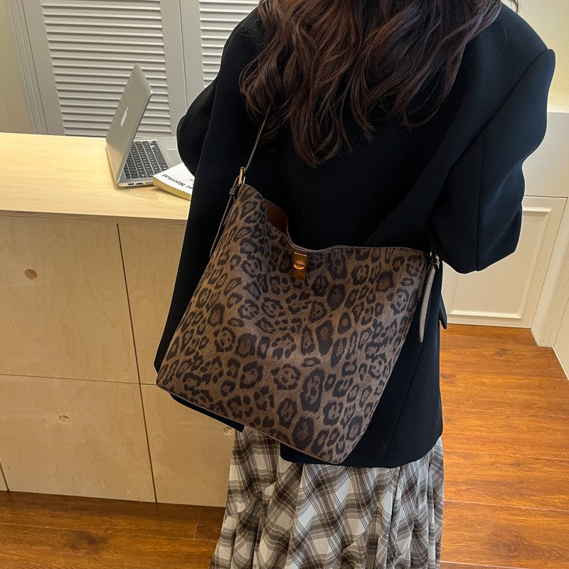 Shoulder Bags Bucket Bag Retro Suede Fur Women Tote Bag New Style Versatile Shoulder & Crossbody Bag 2025