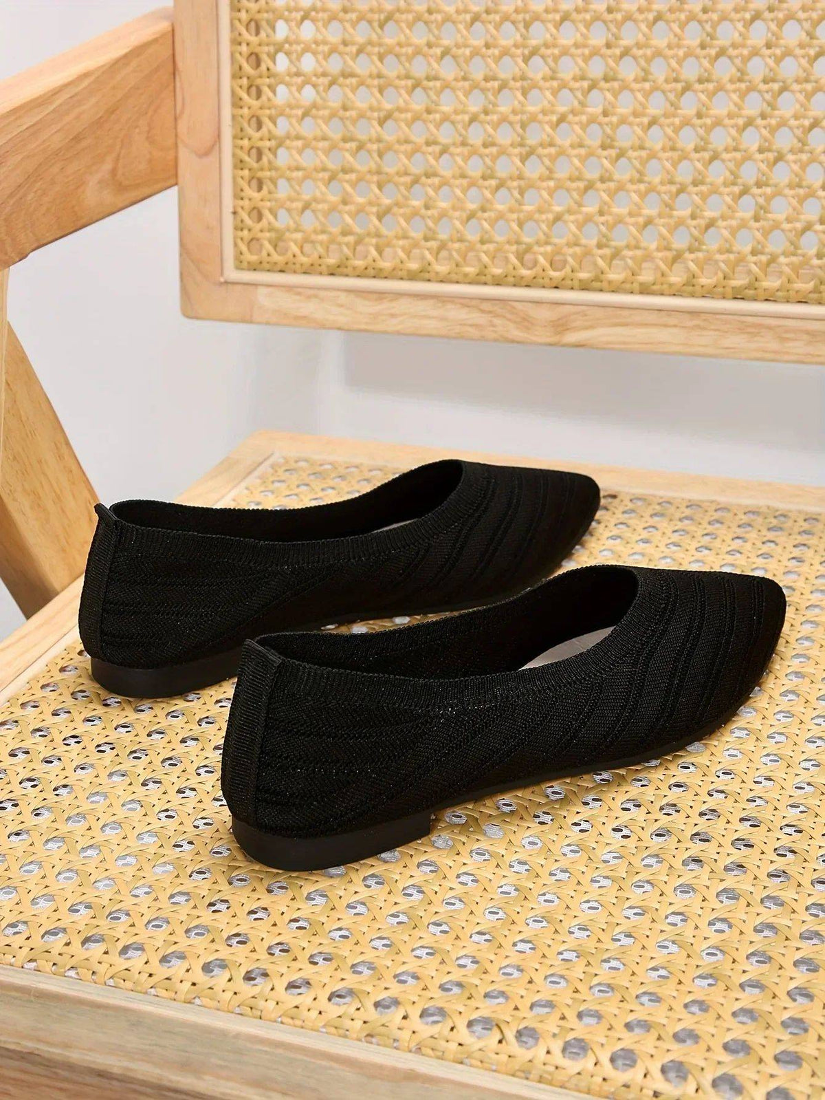 Women's Pointed Toe Flat Shoes Solid Color Knitted Slip on Shoes Casual Breathable Ballet Flats Women Flat Shoes Loafers Women