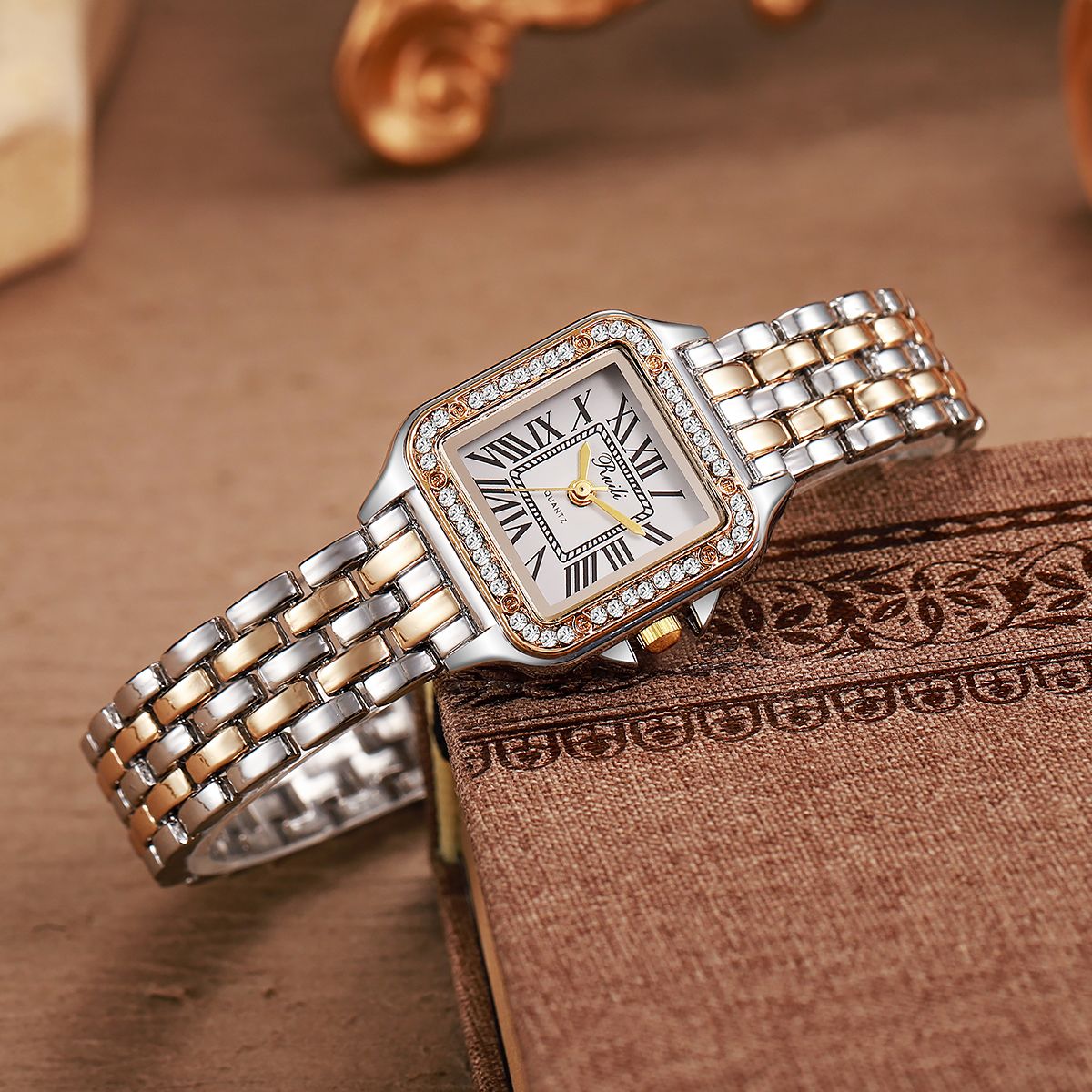 New fashion casual alloy steel with diamond bracelet for ladies quartz watch for Christmas and Halloween gifts